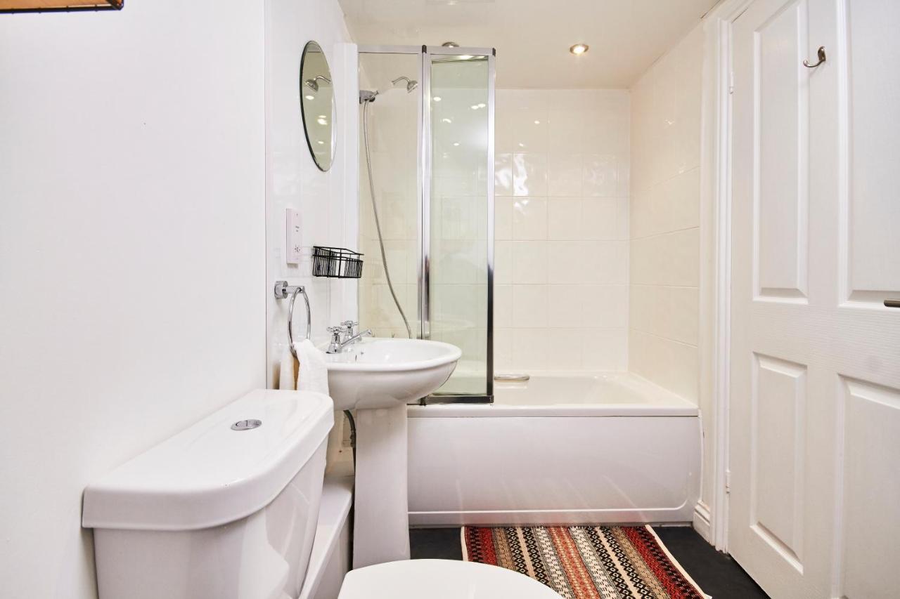 Newcastle Treasure - Sleeps 4 - Lower Ground Floor Экстерьер фото
